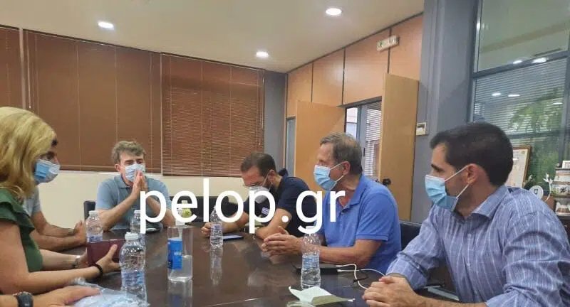 Ο Μιχάλης Χρυσοχοΐδης στη σύσκεψη στο δημαρχείο Αρχαίας Ολυμπίας -Φωτογραφία: pelop.gr