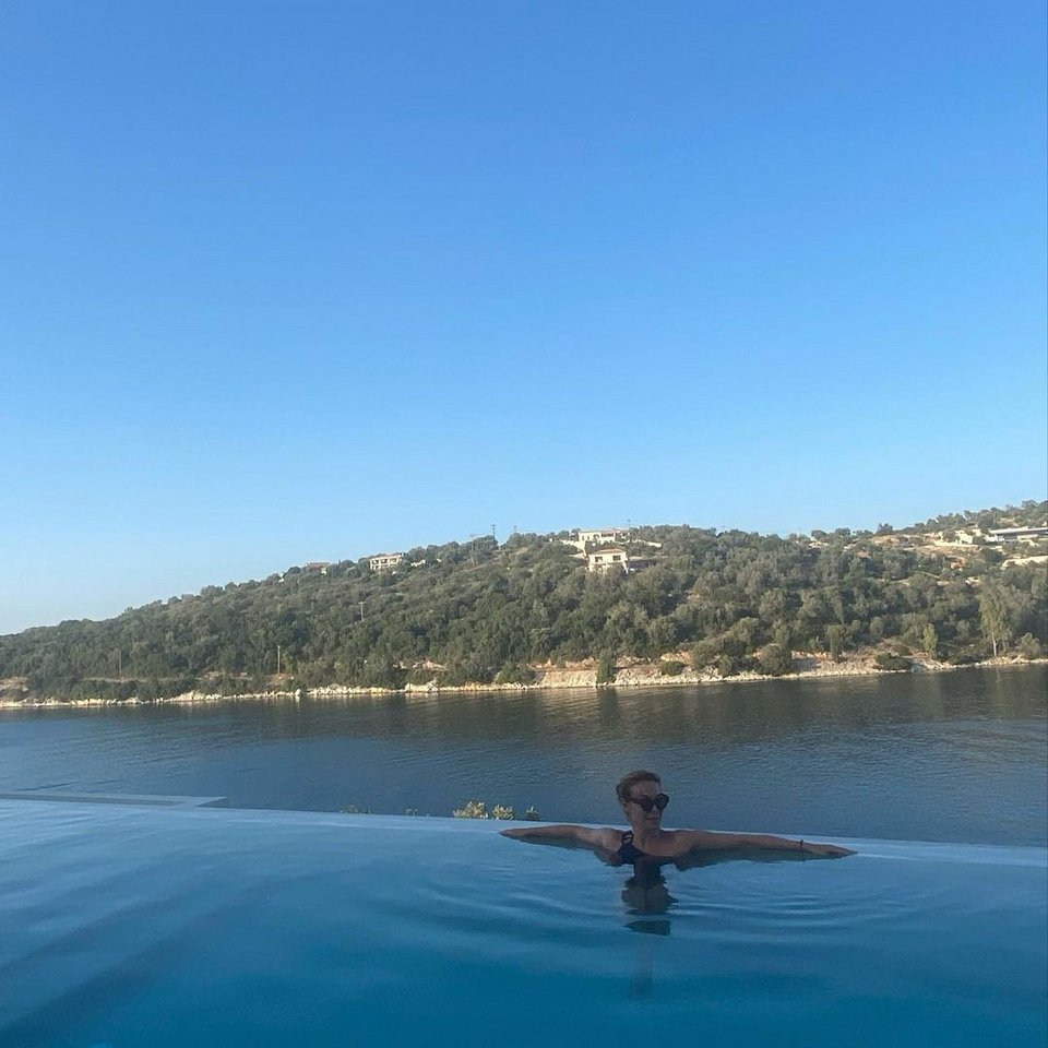 Τατιάνα Στεφανίδου πισίνα