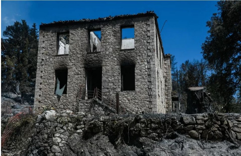 Kάηκε το κτίριο Προσωπικού / Eurokinissi