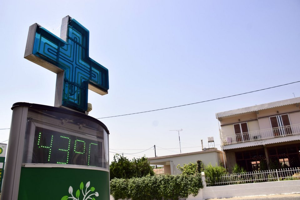 Τα θερμόμετρα έδειξαν 43 βαθμούς Κελσίου / Ευρωκίνηση-ΒΑΣΙΛΗΣ ΠΑΠΑΔΟΠΟΥΛΟΣ