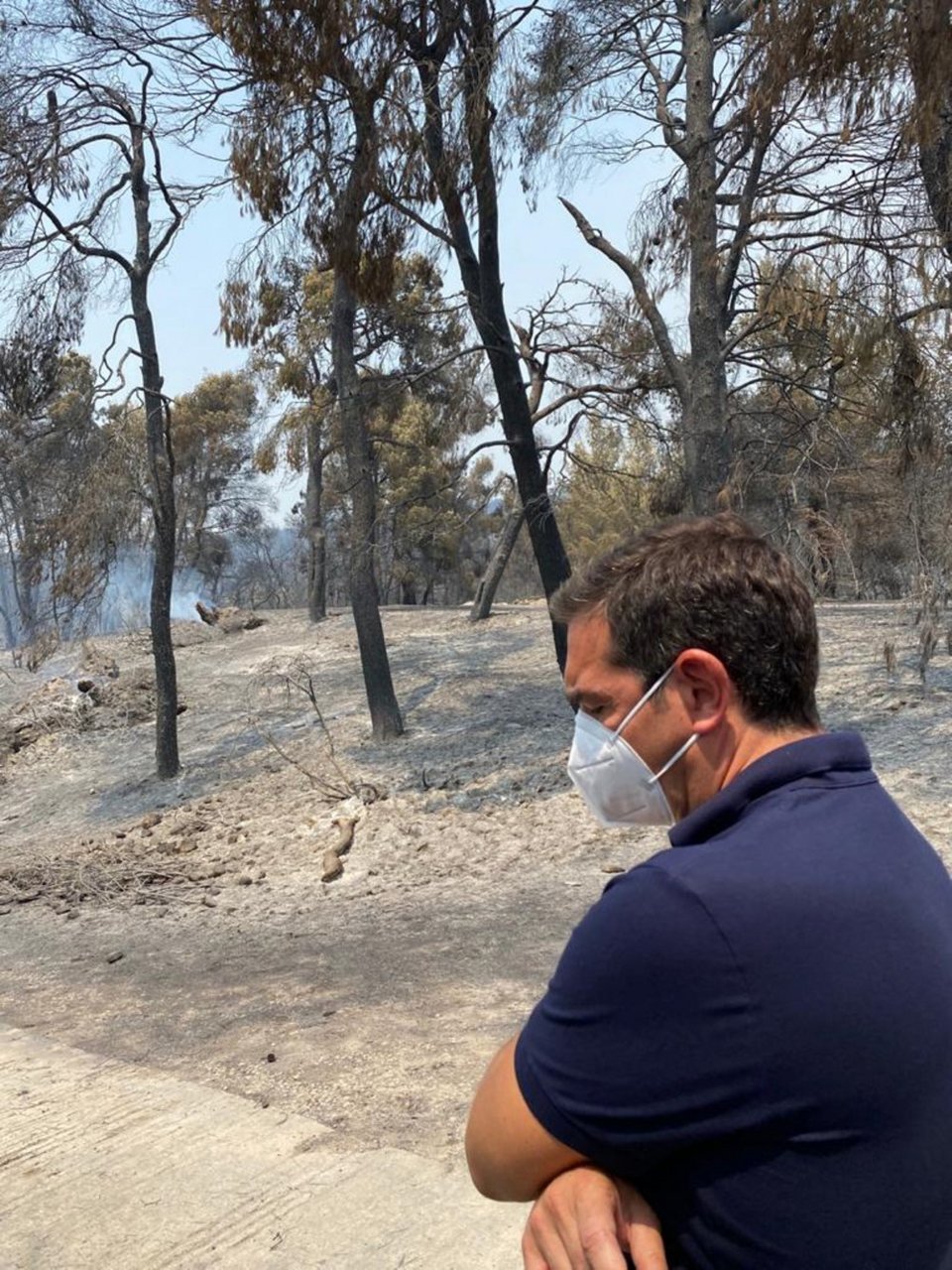Ο Αλέξης Τσίπρας στις Ροβιές Εύβοιας -Φωτογραφία: Eurokinissi/Γρ.Τύπου ΣΥΡΙΖΑ
