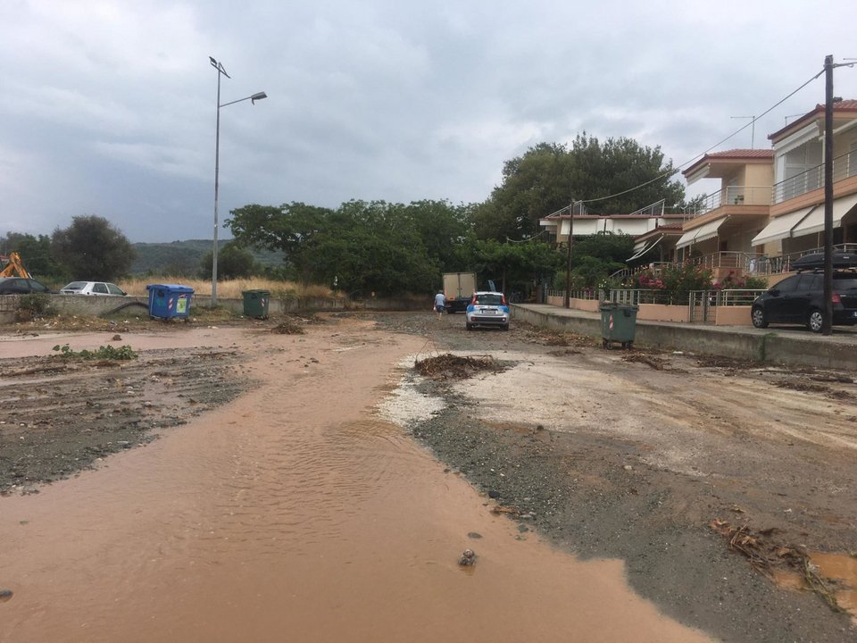 θάλασσα Σωτηρίτσα Βελίκα άλλαξε χρώμα