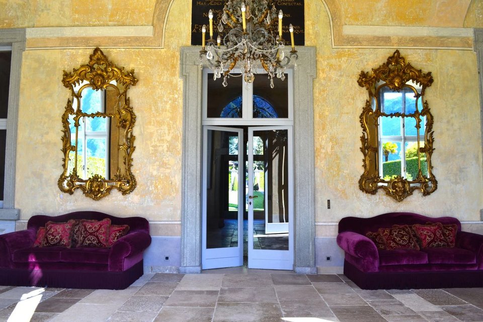 Βελούδινοι καναπέδες Villa Balbiano