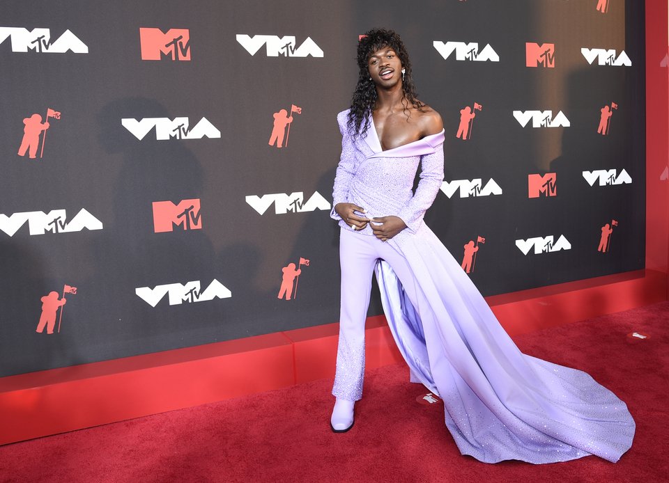 Ο ράπερ Lil Nas X στο κόκκινο χαλί των MTV Video Music Awards 2021 - Φωτογραφία: AP Images
