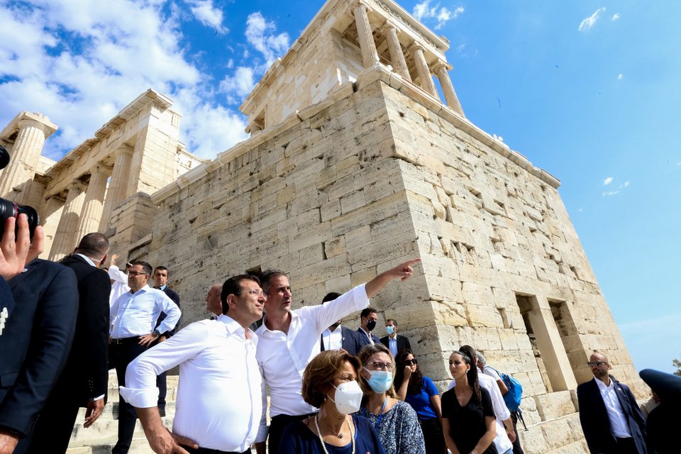 Ο κ. Μπακογιάννης έδειξε στον δήμαρχο της Κωνσταντινούπολης σημαντικά τοπόσημα της Αθήνας / Φωτογραφία: ΧΡΗΣΤΟΣ ΜΠΟΝΗΣ-EUROKINISSI