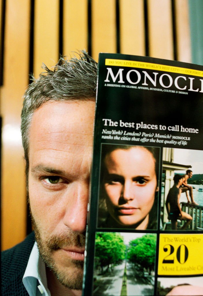 Tο 2006 δημιούργησε το Monocle, με δέκα τεύχη ανά έτος, στο μέγεθος του καταλόγου των Sotheby’s, με διαφορετικά είδη χαρτιού ανά τμήματα κάθε έκδοσης και με εκτενή αφιερώματα σε πόλεις ή θεματικές ενότητες / Getty Images