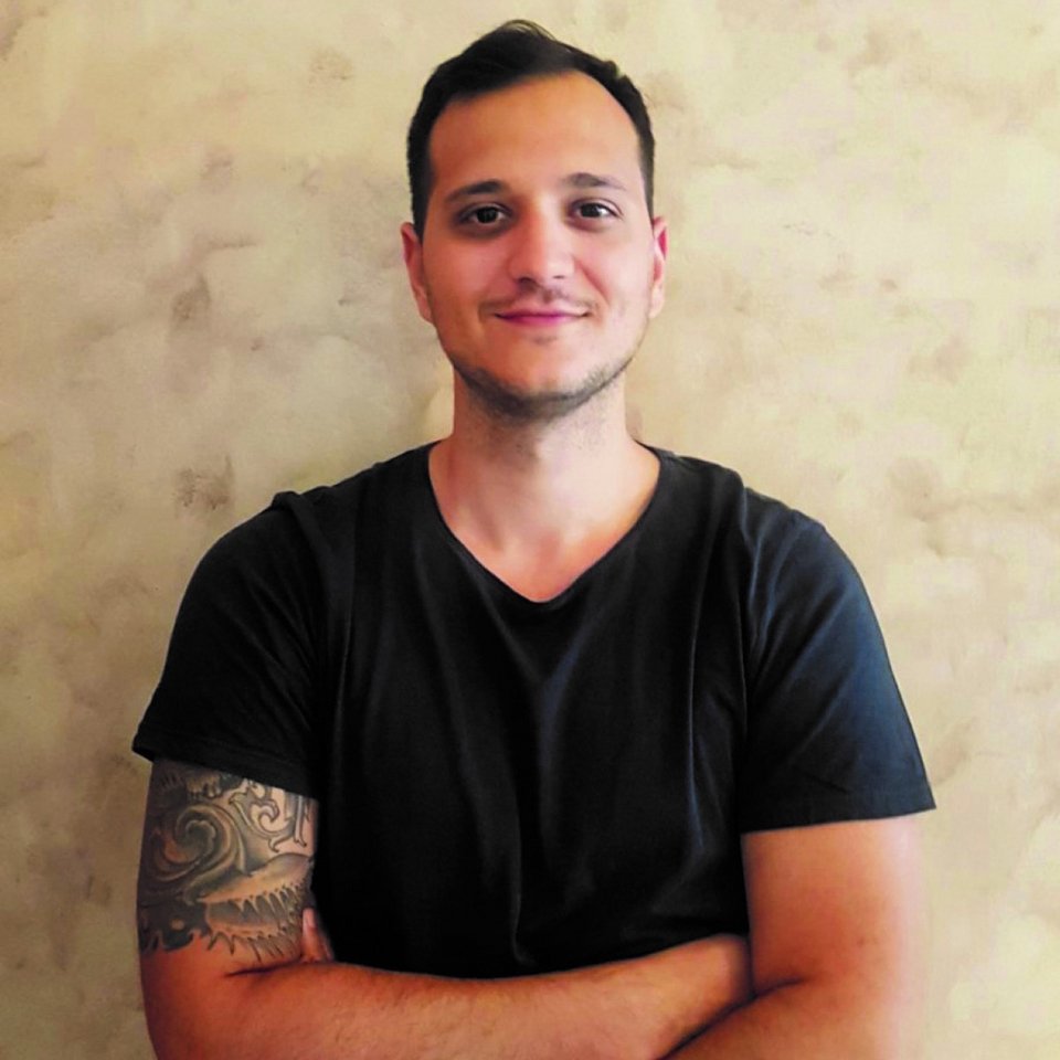 Ο συγγραφέας Δημήτρης Σίμος 