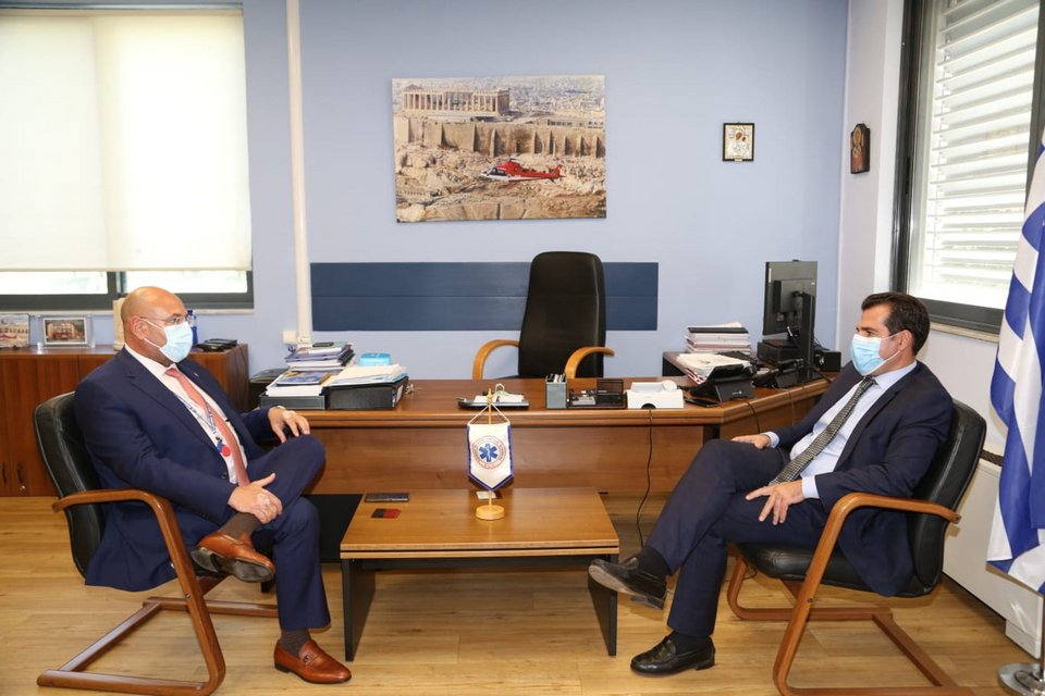 Η ενημέρωση του κ. Πλεύρη από τον κ.Παπαευσταθίου / Φωτογραφία: Γραφείο Τύπου Υπουργείου Υγείας / Ευρωκίνηση