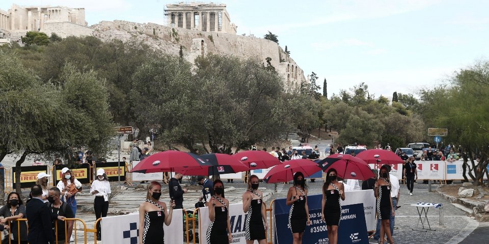 Λίγο πριν από την τελετή εκκίνησης του Ράλι Ακρόπολις / Φωτογραφία: Intimenews-ΤΖΑΜΑΡΟΣ ΠΑΝΑΓΙΩΤΗΣ