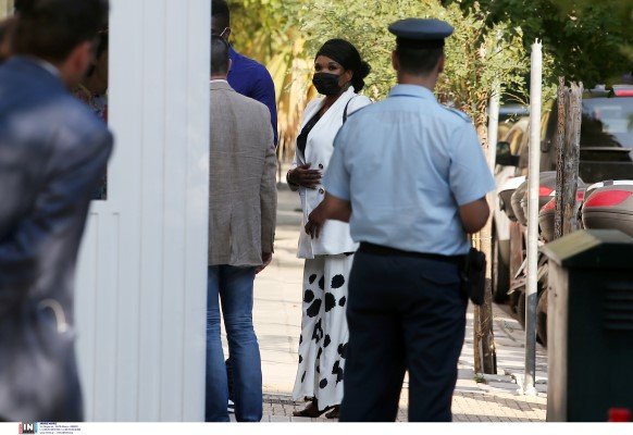 Η μητέρα του Γιάννη, Βερόνικα Αντετοκούνμπο, στο Μαξίμου / Φωτογραφία: Intimenews/ΔΗΜΗΤΡΟΠΟΥΛΟΣ ΓΙΑΝΝΗΣ