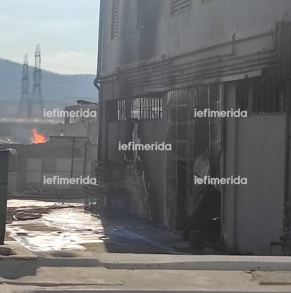 φωτιά σε εργοστάσιο ξυλείας στον Ασπρόπυργο 22/9/2021