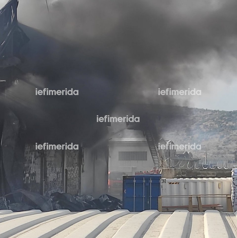 φωτιά σε εργοστάσιο ξυλείας στον Ασπρόπυργο 22/9/2021