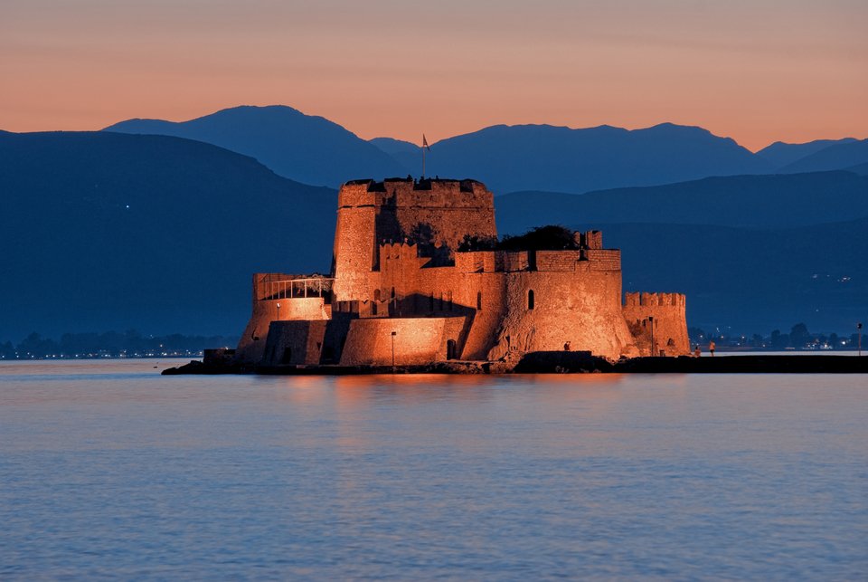 To ενετικό Μπούρτζι στο Ναύπλιο το σούρουπο