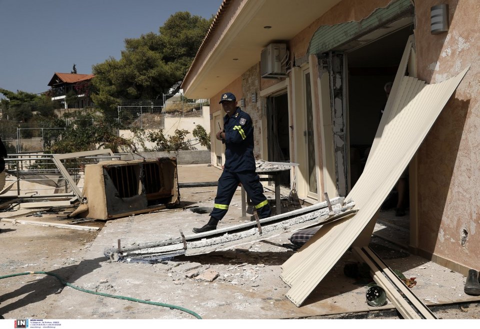 Εικόνες καταστροφή από την έκρηξη στα Καλύβια Αττικής/ Φωτογραφία: Intime News