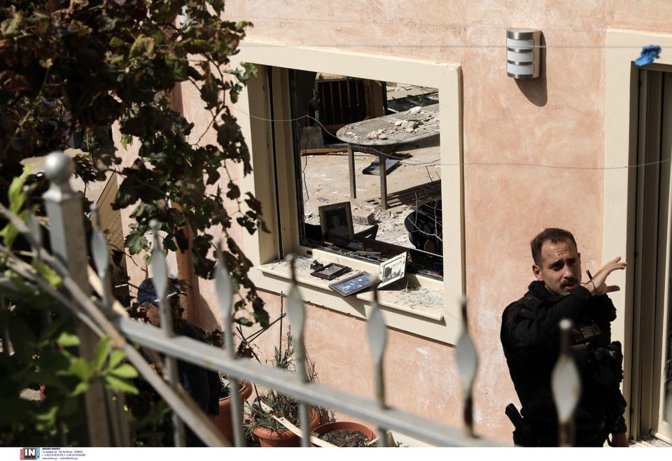 Εικόνες καταστροφή από την έκρηξη στα Καλύβια Αττικής/ Φωτογραφία: Intime News