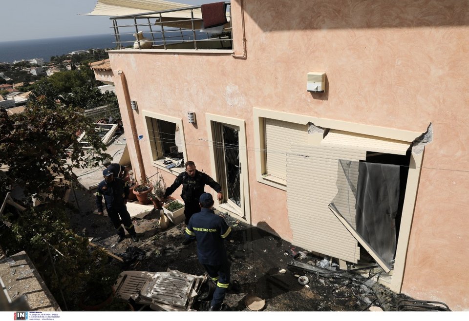 Εικόνες καταστροφή από την έκρηξη στα Καλύβια Αττικής/ Φωτογραφία: Intime News
