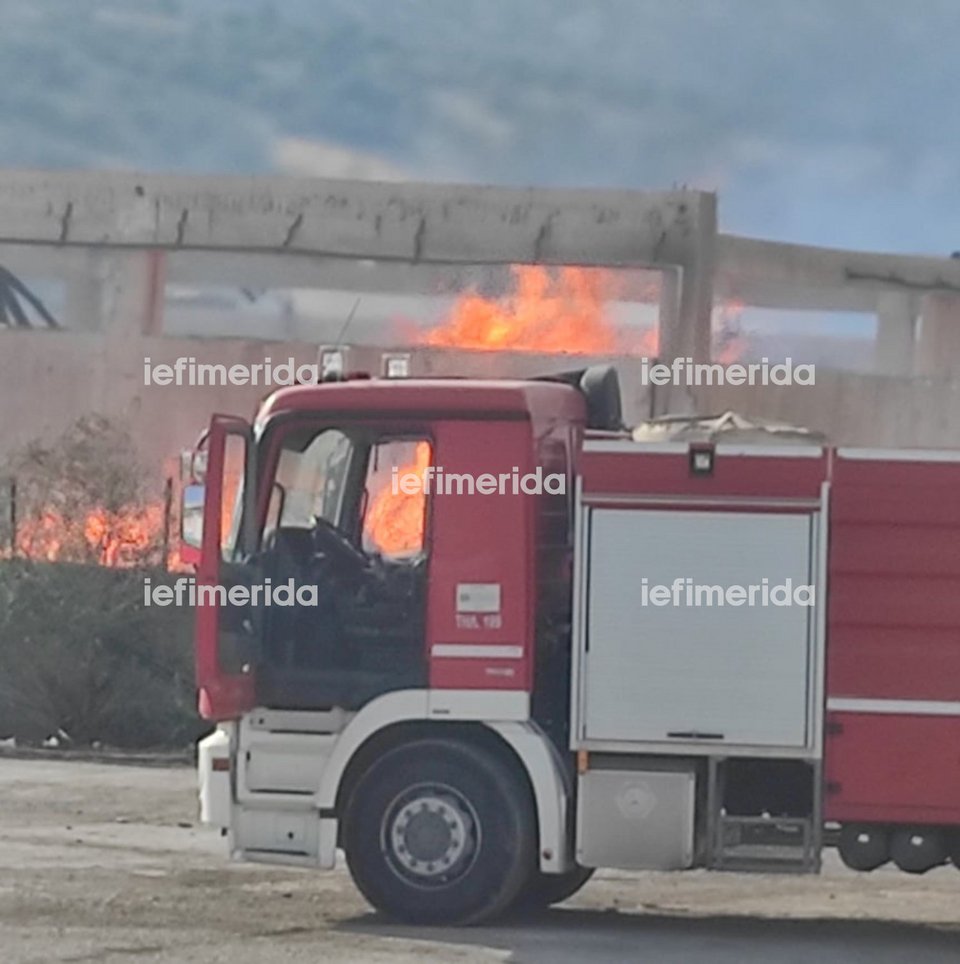 φωτιά σε εργοστάσιο ξυλείας στον Ασπρόπυργο 22/9/2021