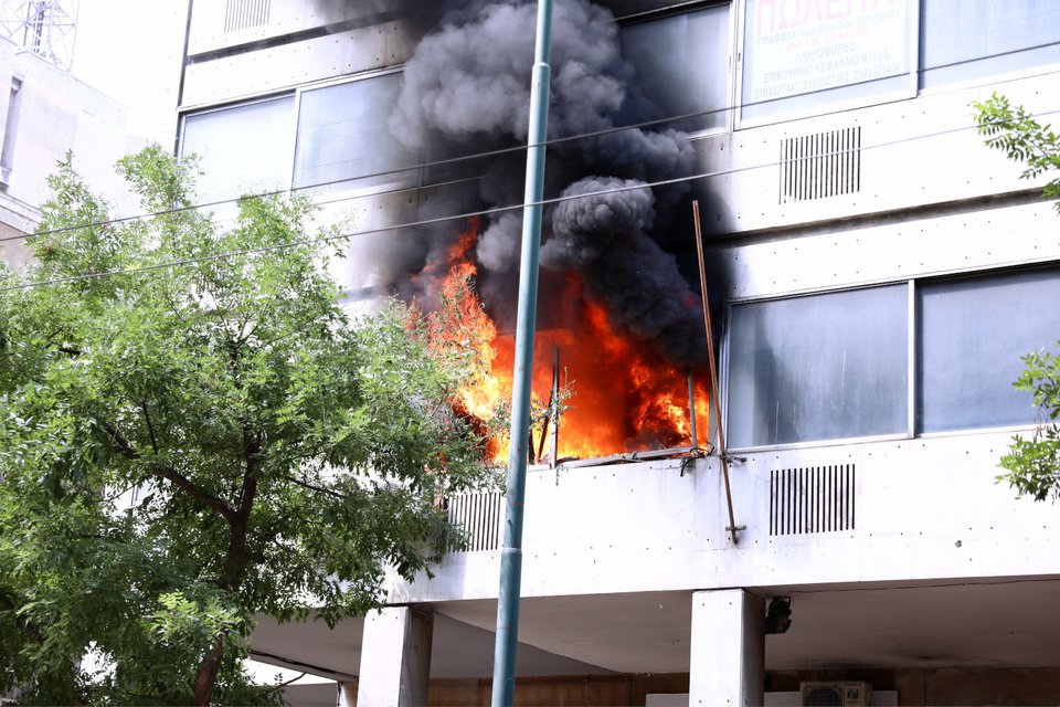 φωτιά κτίριο κέντρο Αθήνας Πέμπτη 2 Σεπτεμβρίου