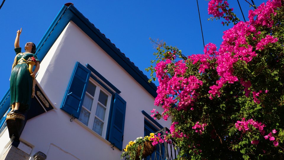 Στο Γαλαξίδι θα συναντήσετε υπέροχα αρχοντικά