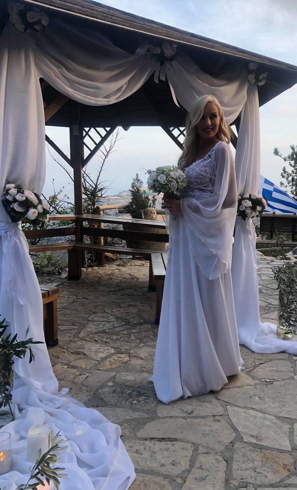 H Τζούλια Νόβα με φόντο το πανέρμορφο τοπίο της Πάρνηθας/Φωτογραφία: Instagram Sonia Gerodimou