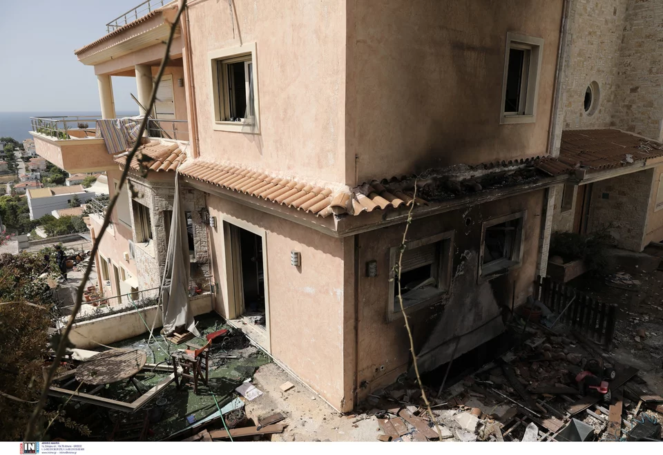 Μεγάλες υλικές ζημιές σημειώθηκαν από την έκρηξη στη διώροφη κατοικία στα Καλύβια