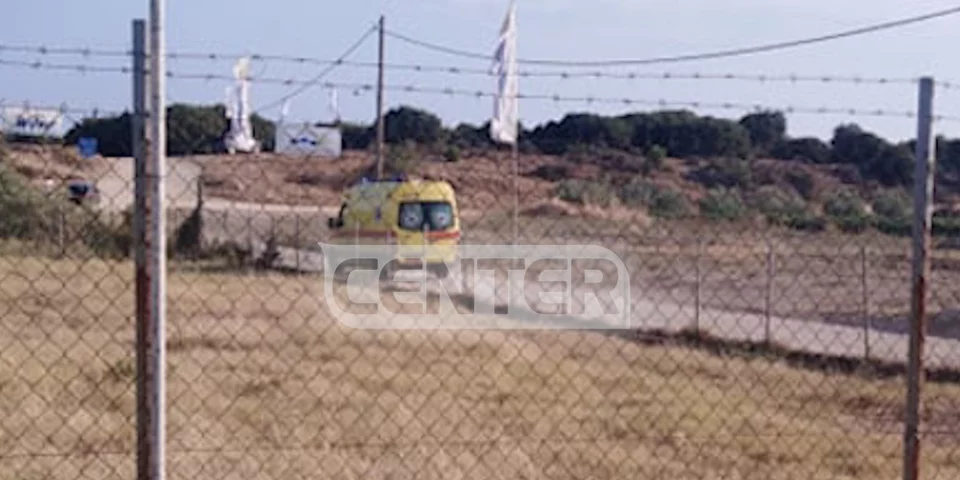 Ασθενοφόρο με τραυματίες από τους πυροβολισμούς στους Αμμόλοφους Καβάλας -Φωτογραφία: Center