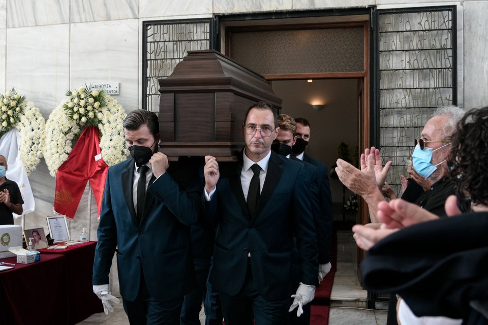 Ένα χειροκρότημα στο «τελευταίο αντίο» / Φωτογραφία: EUROKINISSI-ΜΙΧΑΛΗΣ ΚΑΡΑΓΙΑΝΝΗΣ
