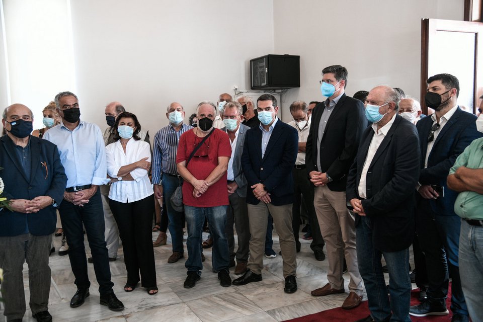 Στελέχη του ΣΥΡΙΖΑ στην κηδεία / Φωτογραφία: EUROKINISSI-ΜΙΧΑΛΗΣ ΚΑΡΑΓΙΑΝΝΗΣ