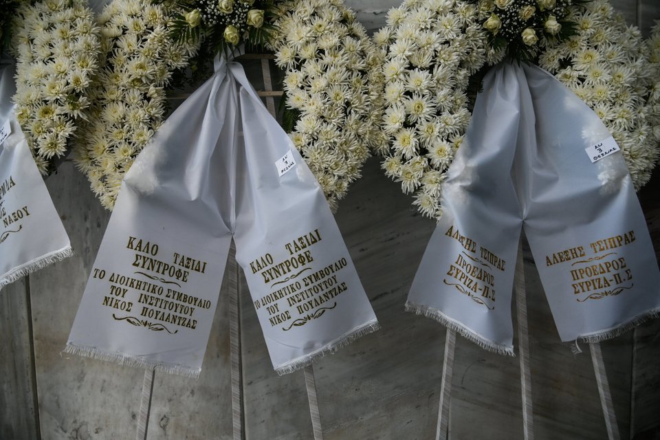Ο πρόεδρος της αξιωματικής αντιπολίτευσης κατέθεσε και στεφάνι / Φωτογραφία: EUROKINISSI-ΜΙΧΑΛΗΣ ΚΑΡΑΓΙΑΝΝΗΣ