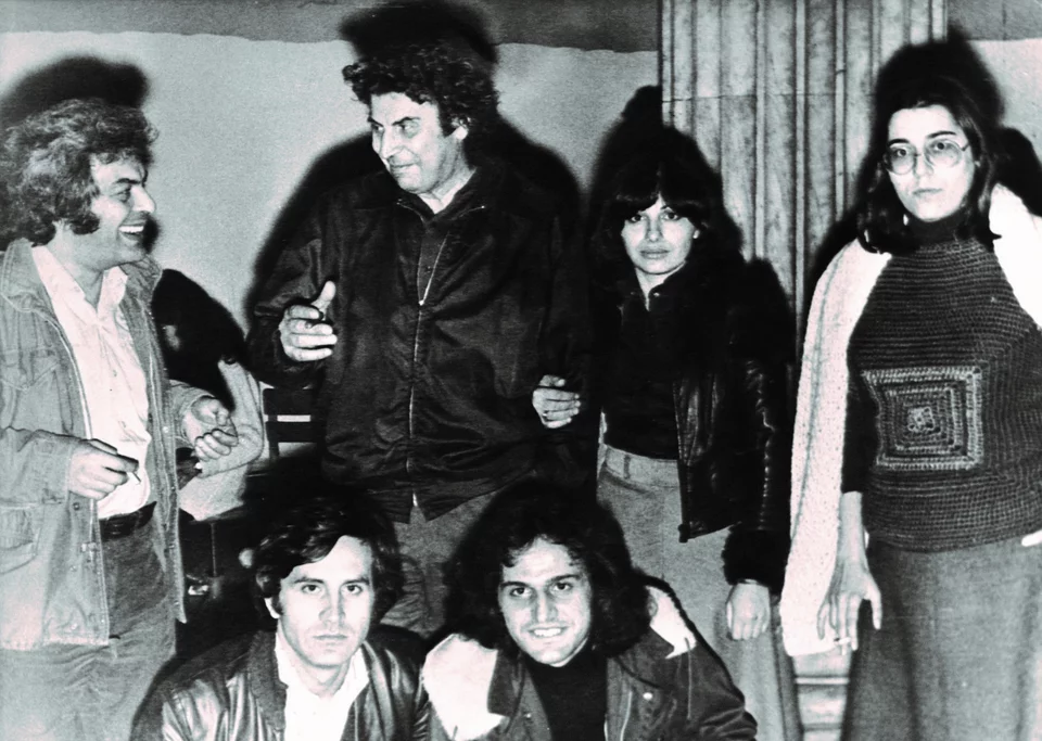 Μάνος Λοϊζος, Μίκης Θεοδωράκης, Χαρούλα Αλεξίου, Μαρία Φαραντούρη, Βασίλης Παπακωνσταντίνου, Γιώργος Νταλάρας