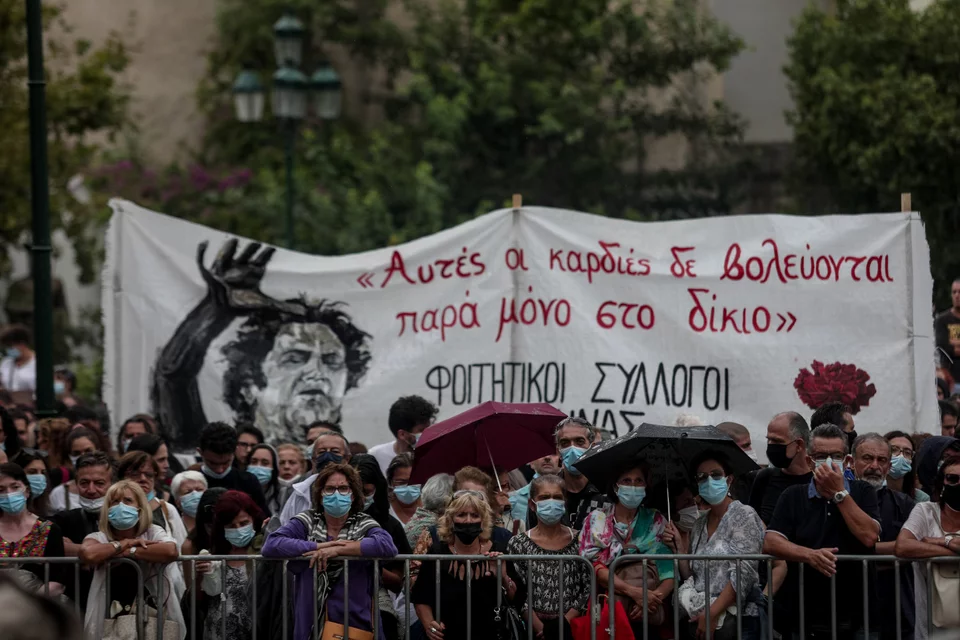 https://www.iefimerida.gr/sites/default/files/styles/in_article/public/article-images/2021-09/mikis-theodorakis-kosmos-apoxairetismos18.jpg.webp?itok=id88S2tA