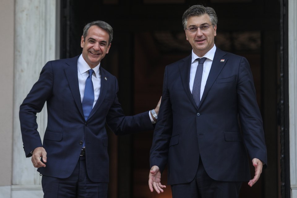 Ο πρωθυπουργός υποδέχθηκε στις 12:00, στο Μέγαρο Μαξίμου, με τον πρωθυπουργό της Κροατίας Αντρέι Πλένκοβιτς