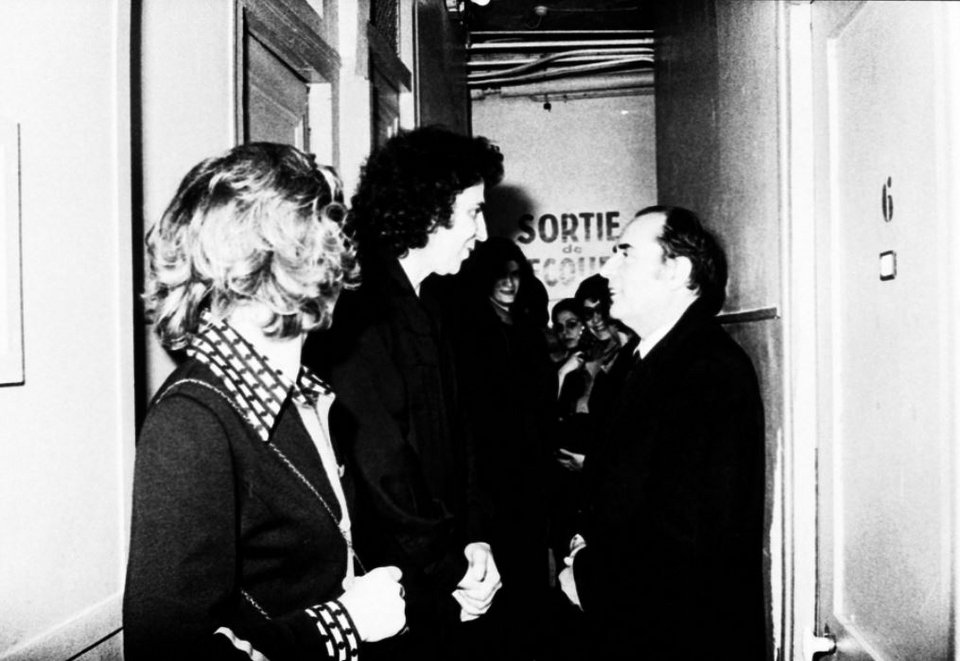 Με τον Μιτεράν στο καμαρίνι μετά από συναυλία στο Παρίσι το 1972 / mikistheodorakis.gr