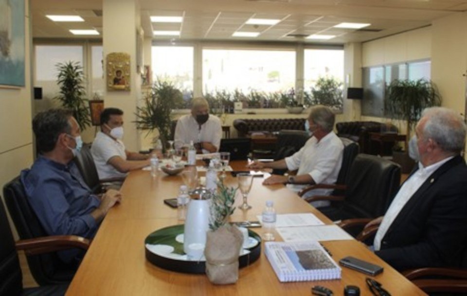 Παρουσίαση των αποτελεσμάτων των επιστημονικών ομάδων του ΕΚΠΑ και του Εθνικού Αστεροσκοπείου στον Γ. Πατούλη / Φωτογραφία: Περιφέρεια Αττικής