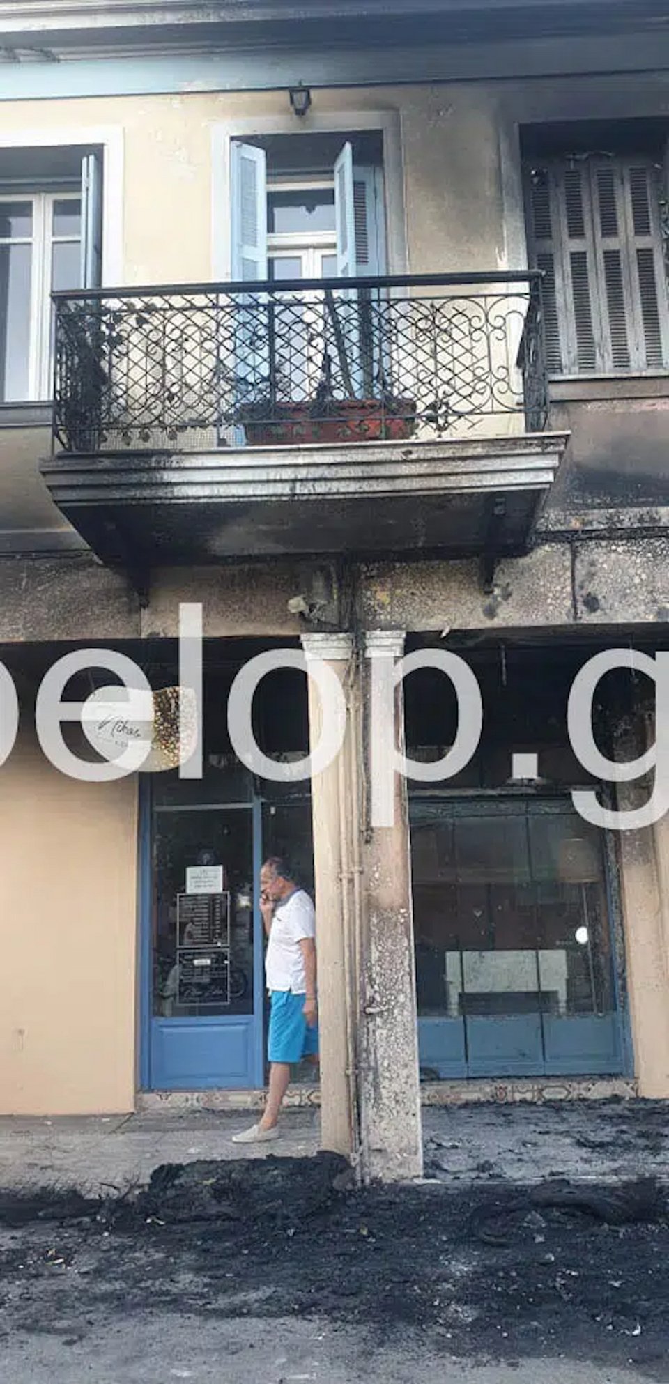 Οι ζημιές που προκλήθηκαν στο κτήριο/ Φωτογραφία Pelop.gr
