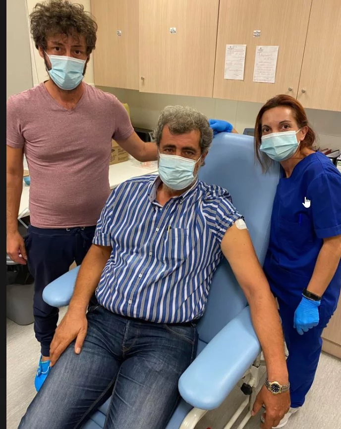 Ο Παύλος Πολάκης μετά το εμβόλιο / Φωτογραφία: Facebook