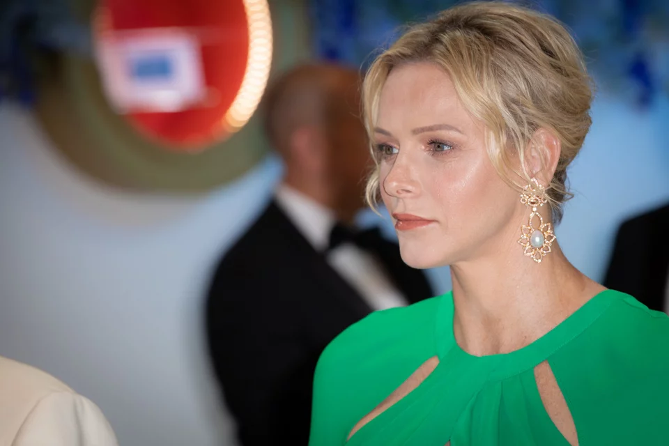 πριγκίπισσα Σαρλίν με πράσινο φόρεμα