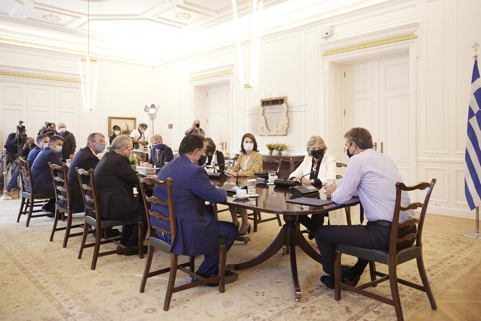 Οι παρευρισκόμενοι στη συνάντηση που έγινε στο Μέγαρο Μαξίμου / Φωτογραφία: Γραφείο Τύπου Πρωθυπουργού-Δημήτρης Παπαμήτσος