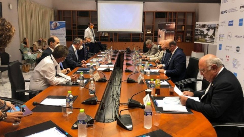Η συνάντηση του Χρήστου Σταϊκούρα με φορείς / Φωτογραφία: ΑΠΕ-ΜΠΕ