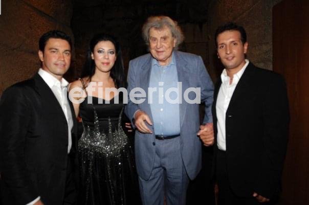 Ο Μάριος Φραγκούλης, η Ελισάβετ Παπαγεωργίου, ο Μίκης Θεοδωράκης και ο Δημήτρης Μπάσης