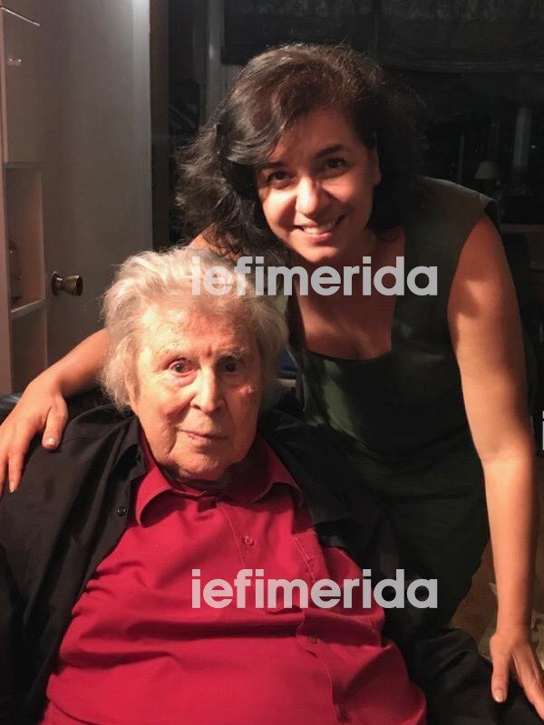 Η Ελισάβετ Παπαγεωργίου με τον Μίκη Θεοδωράκη / Φωτογραφία: iefimerida.gr