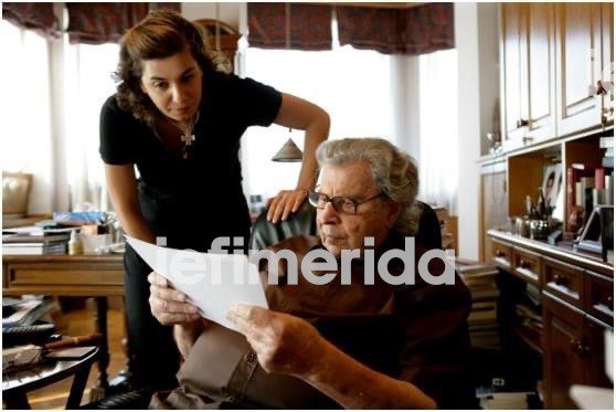 Η Ελισάβετ Παπαγεωργίου με τον Μίκη Θεοδωράκη στο σπίτι του μουσικοσυνθέτη