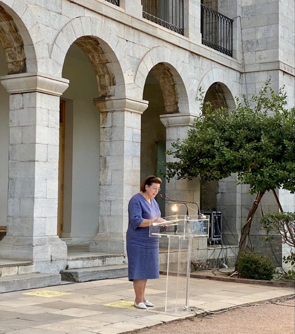 λινα μενδωνη