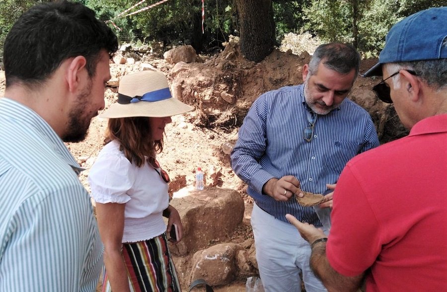 Στις ανασκαφές του Λασιθίου η Βικτόρια Χίσλοπ, Φωτογραφία: ertnews.gr