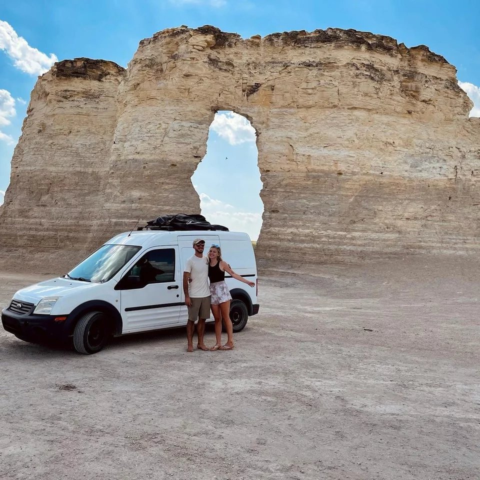 Το νεαρό ζευγάρι ταξίδευε στις ΗΠΑ με ένα λευκό βαν 