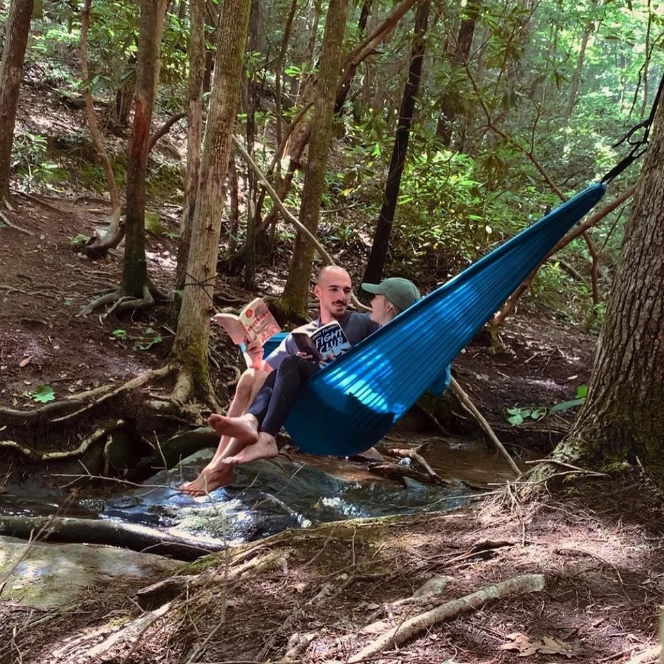 ζευγάρι κάνει αιώρα