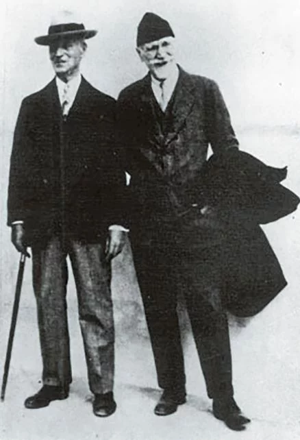 O Aνάργυρος με τον Ελευθέριο Βενιζέλο. Εγιναν στενοί φίλοι με τον Σωτήρη Ανάργυρο να χρηματοδοτεί κάθε ιδέα και όνειρο του ηγέτη.