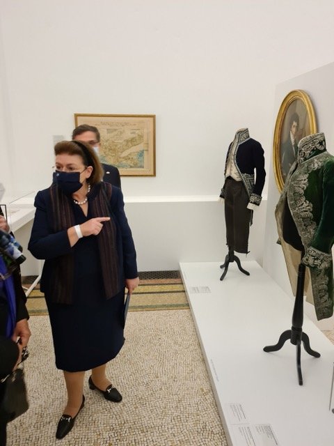 λινα μενδωνη