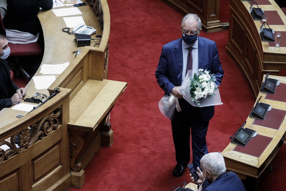 Ο Κώστας Τασούλας κατευθύνεται προς τα έδρανα / Γιώργος Κονταρίνης Εurokinissi