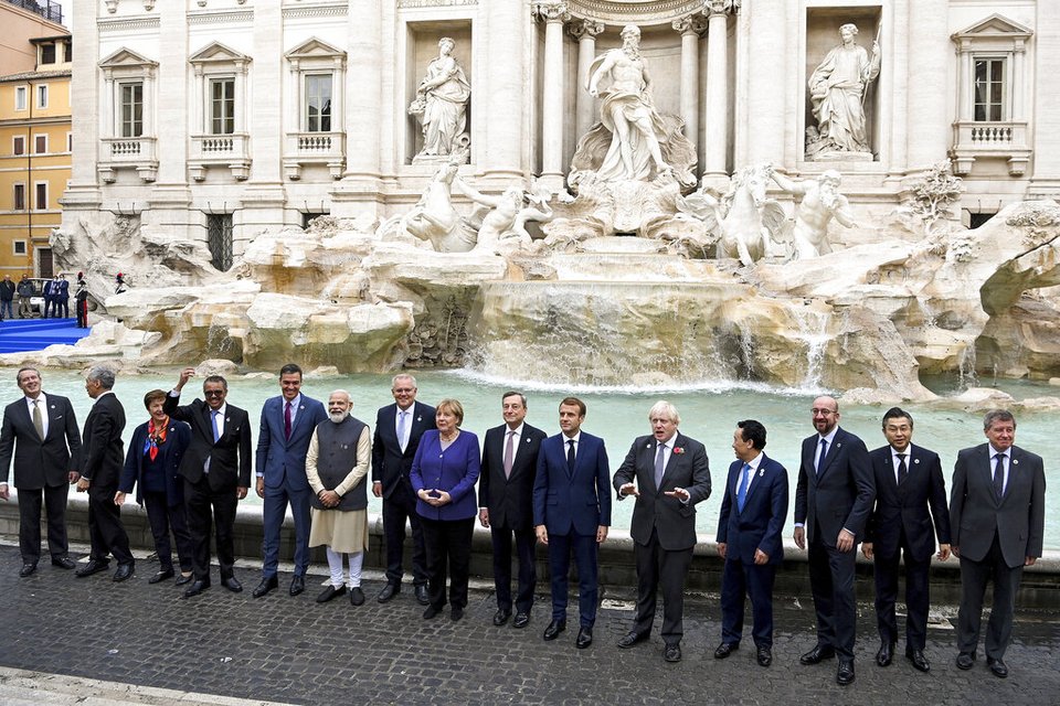 Oι ηγέτες της G20 μετέβησαν στο γνωστό συντριβάνι Φοντάνα Ντι Τρέβι